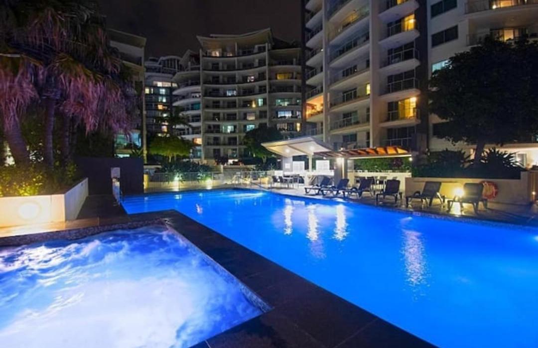 255 Sqm 3 Bedroom River Ocean View Surfers Paradise Aparthotel