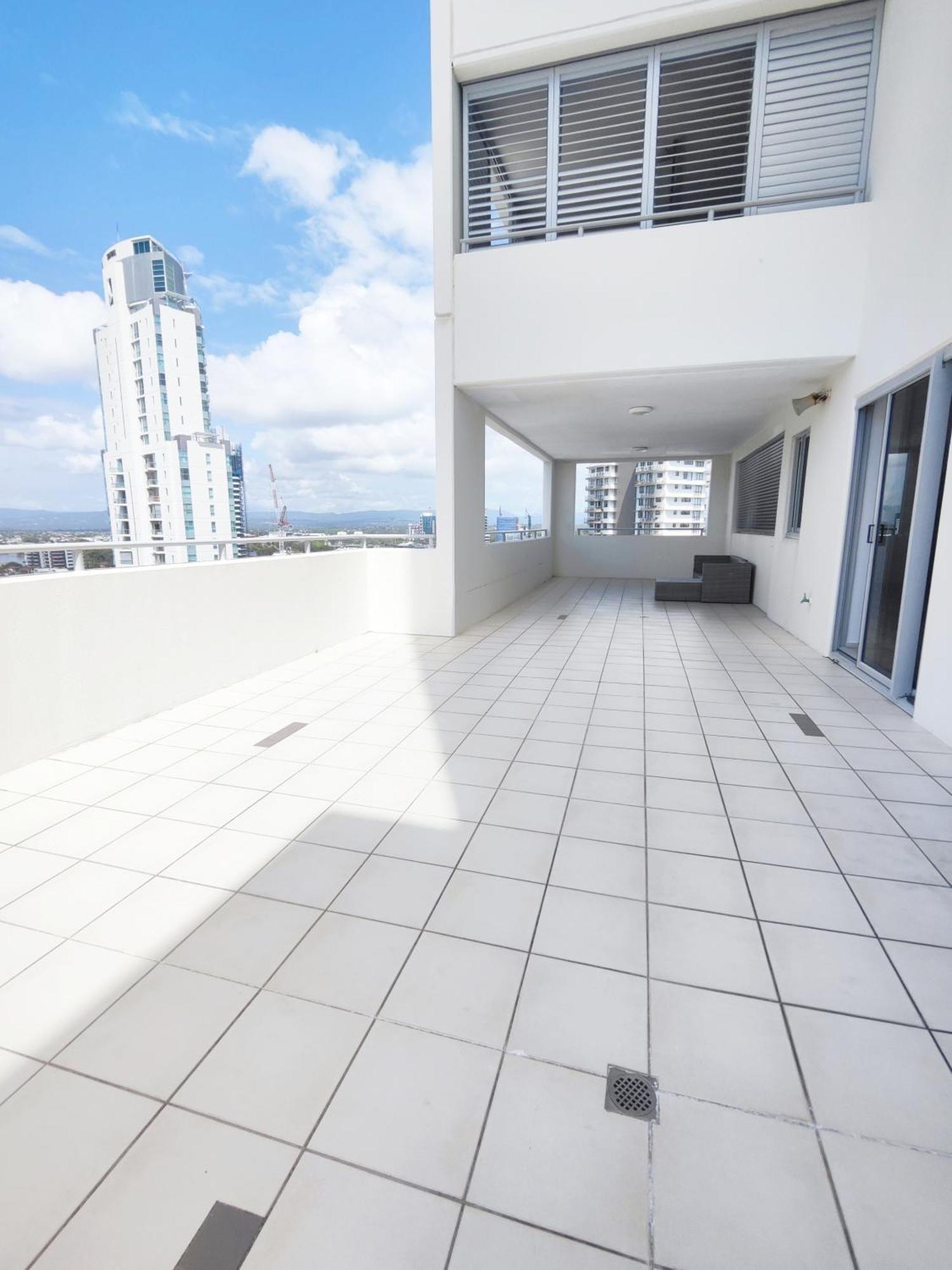 255 Sqm 3 Bedroom River Ocean View Surfers Paradise Aparthotel