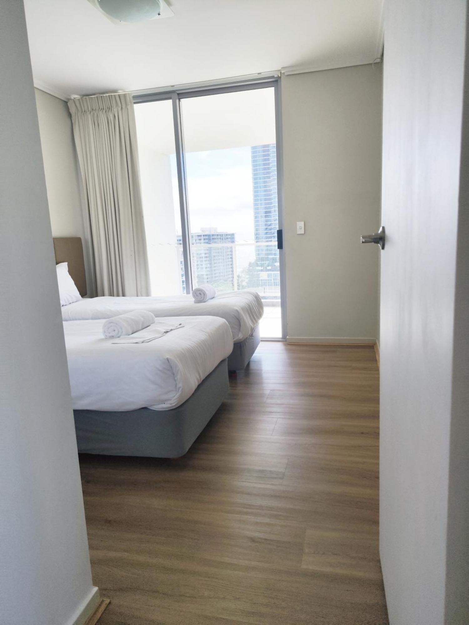 255 Sqm 3 Bedroom River Ocean View Surfers Paradise Aparthotel *