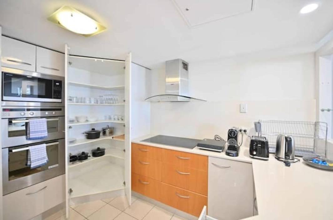 255 Sqm 3 Bedroom River Ocean View Surfers Paradise