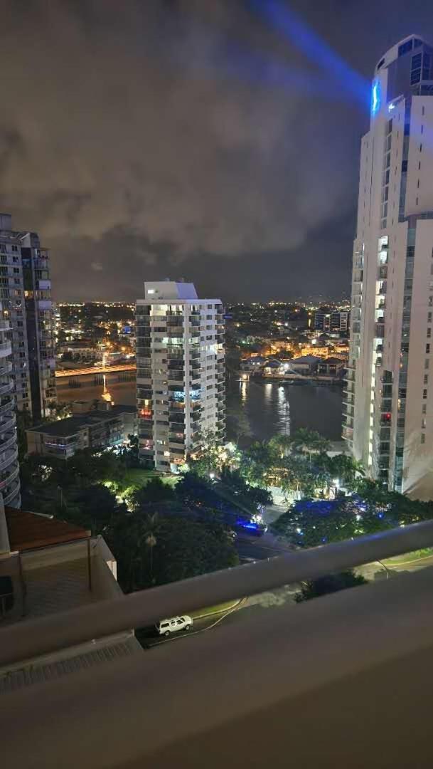 255 Sqm 3 Bedroom River Ocean View Surfers Paradise * Gold Coast
