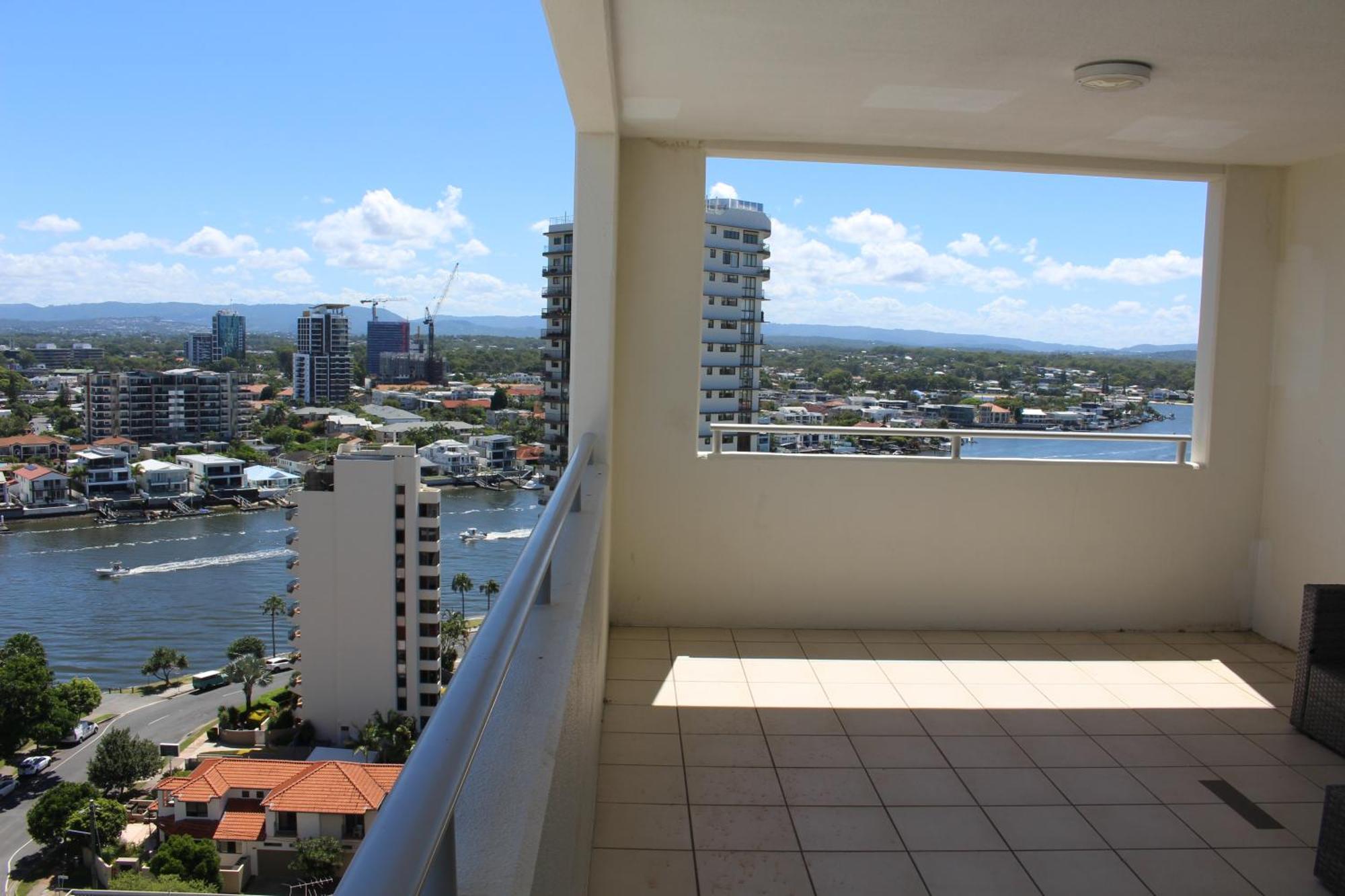 255 Sqm 3 Bedroom River Ocean View Surfers Paradise Aparthotel *