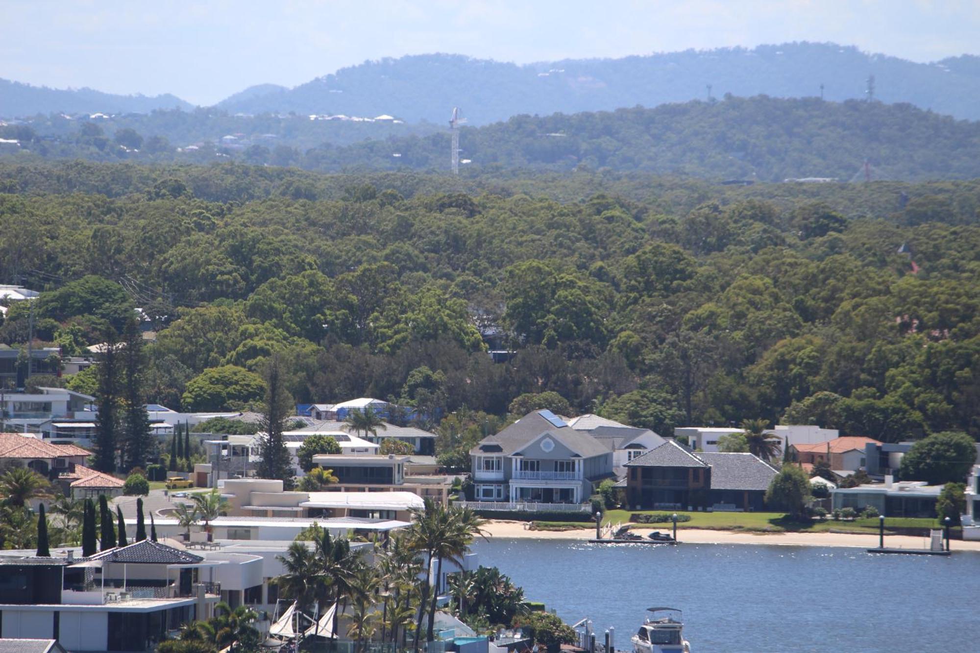 255 Sqm 3 Bedroom River Ocean View Surfers Paradise *